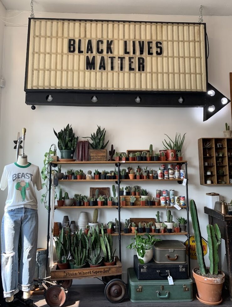 La Lovely Vintage Shop in Denver